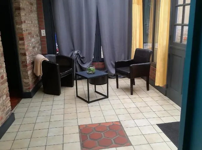 Chez Kathie Nyaraló Arrest